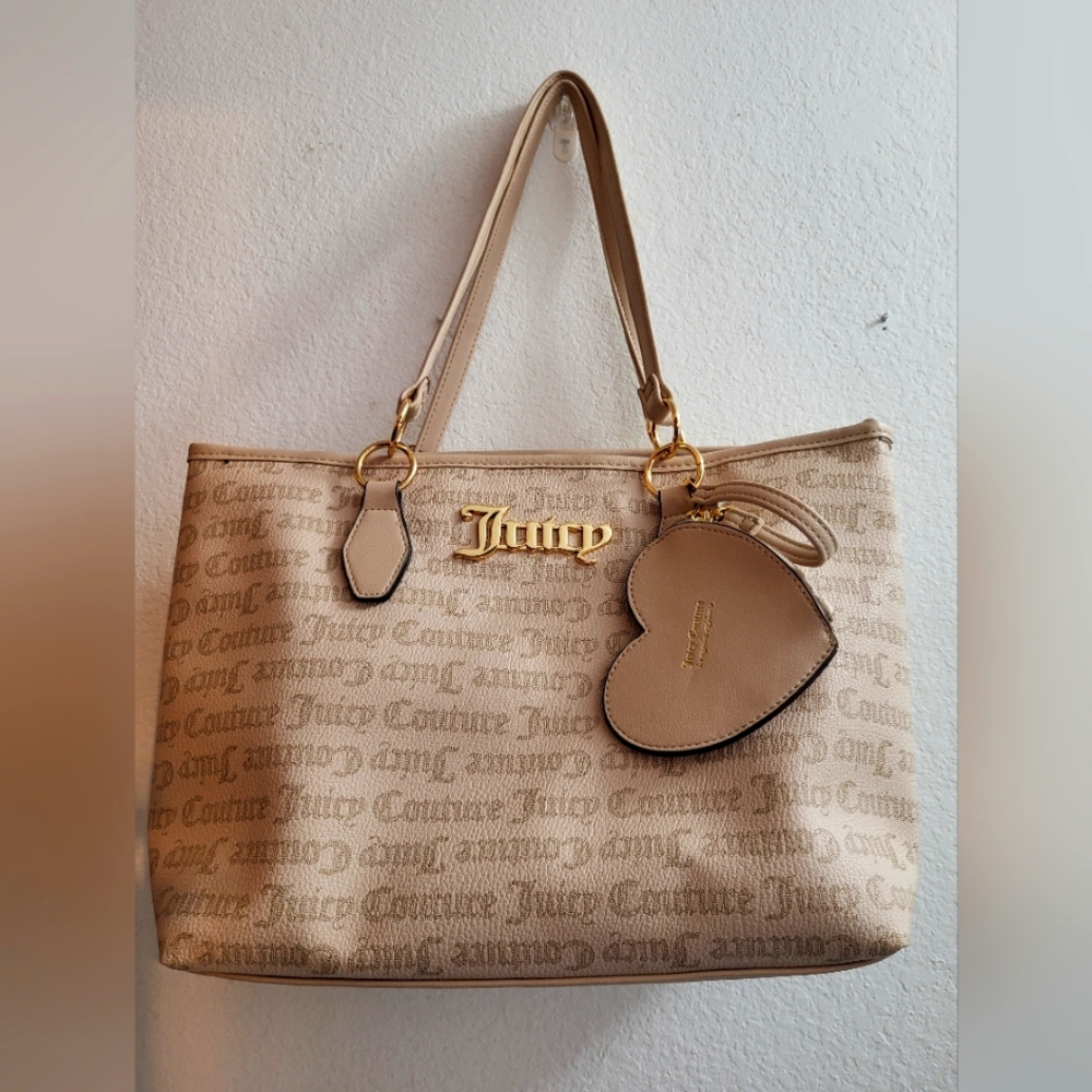 Juicy Couture sandstone sholder bag.
